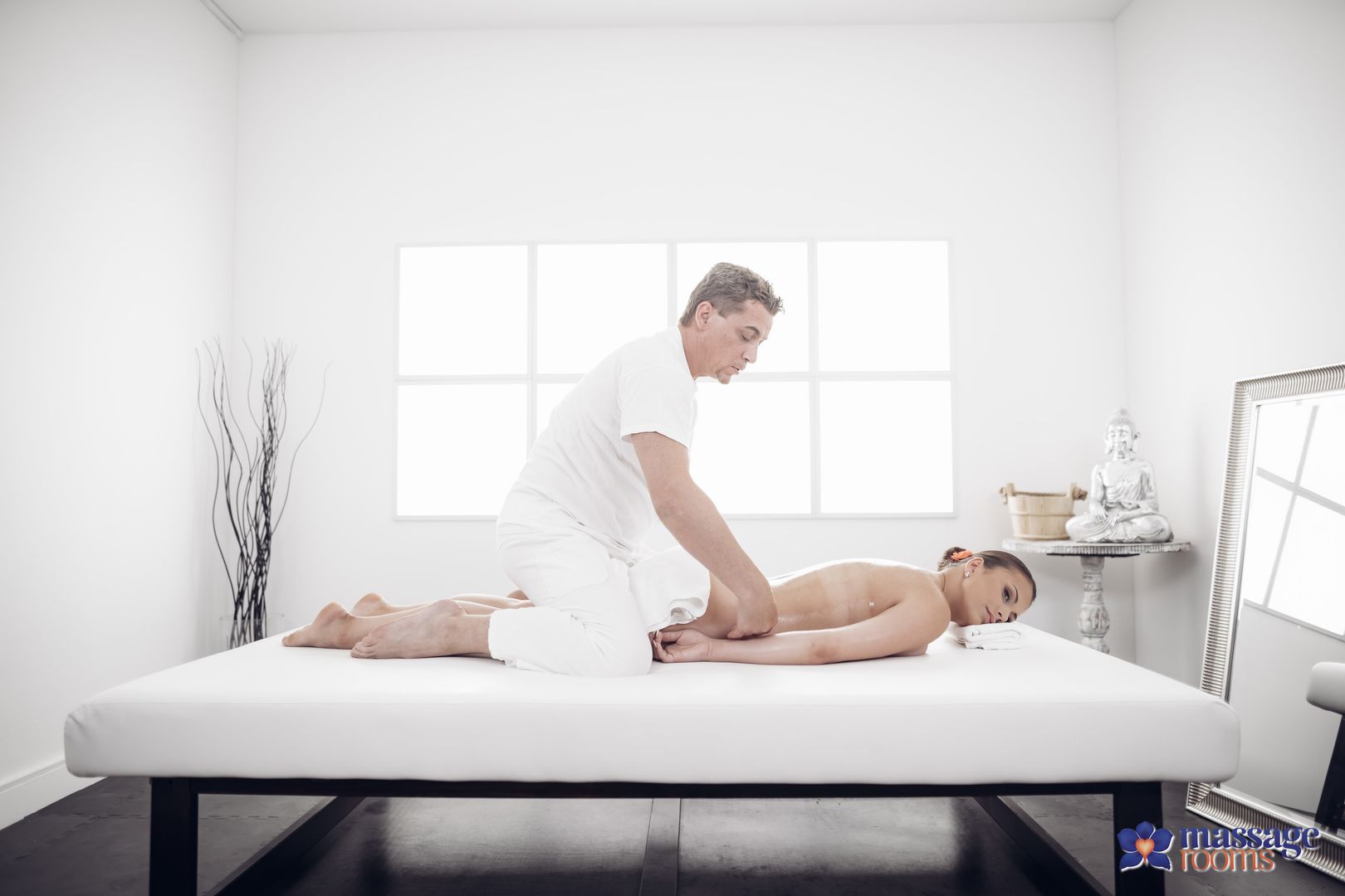 Czech 18 year old has first massage