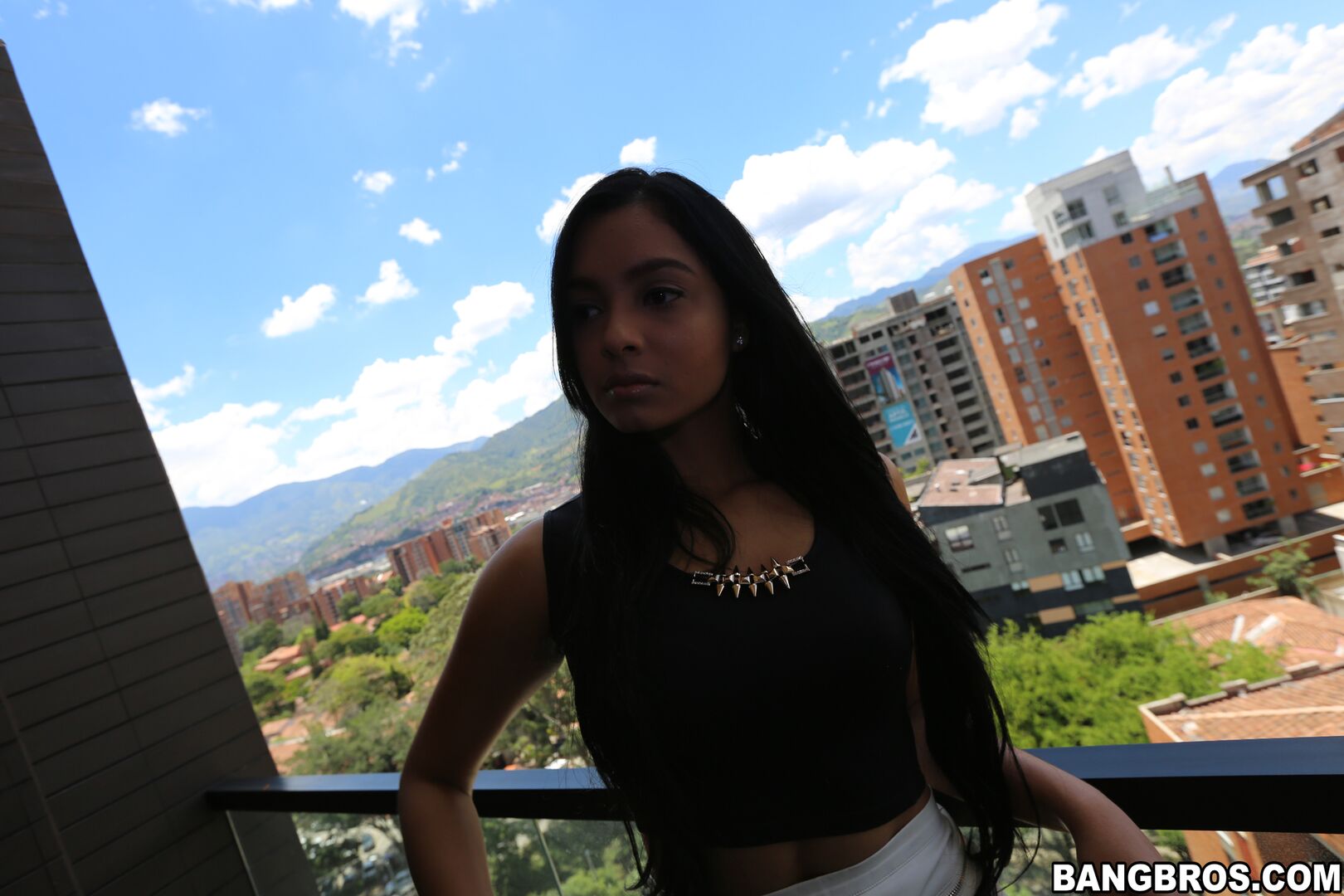 Colombian Chick With Big Ass Films Her First Porno
