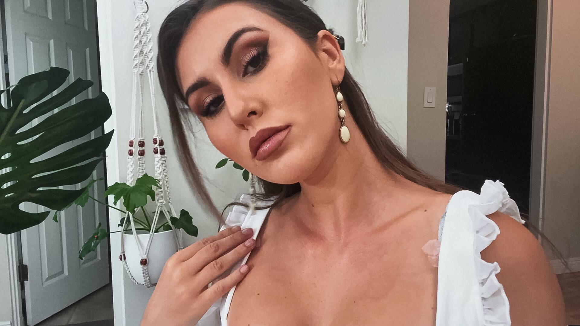 Lipsticked and Lonely