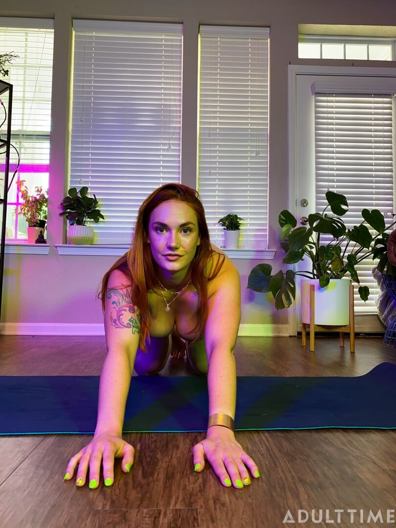 Naked Yoga Life - Siri Dahl