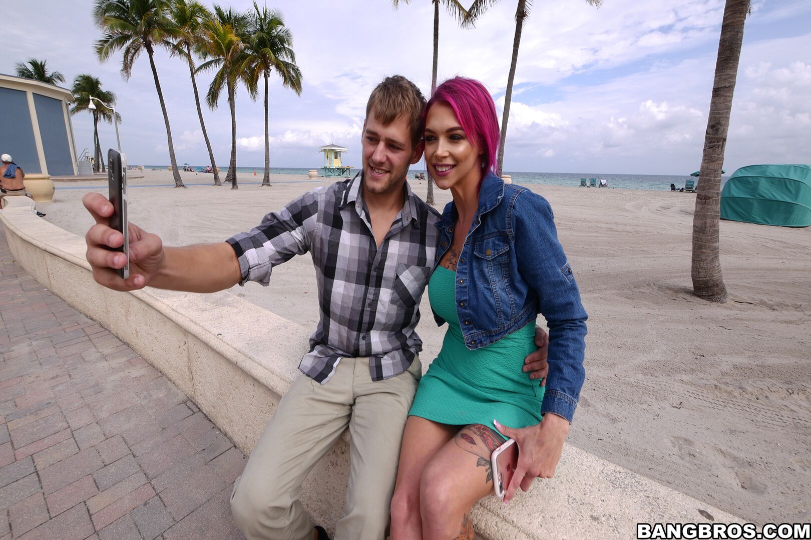 Anna Bell Peaks throws fan a bone