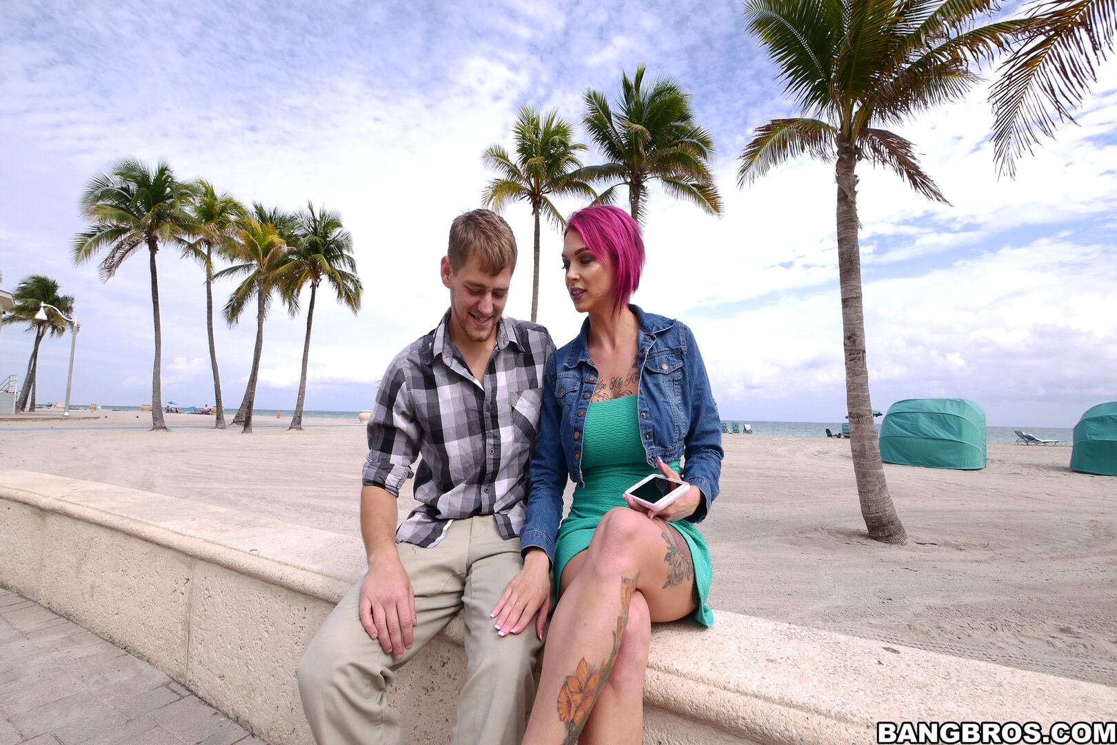 Anna Bell Peaks throws fan a bone