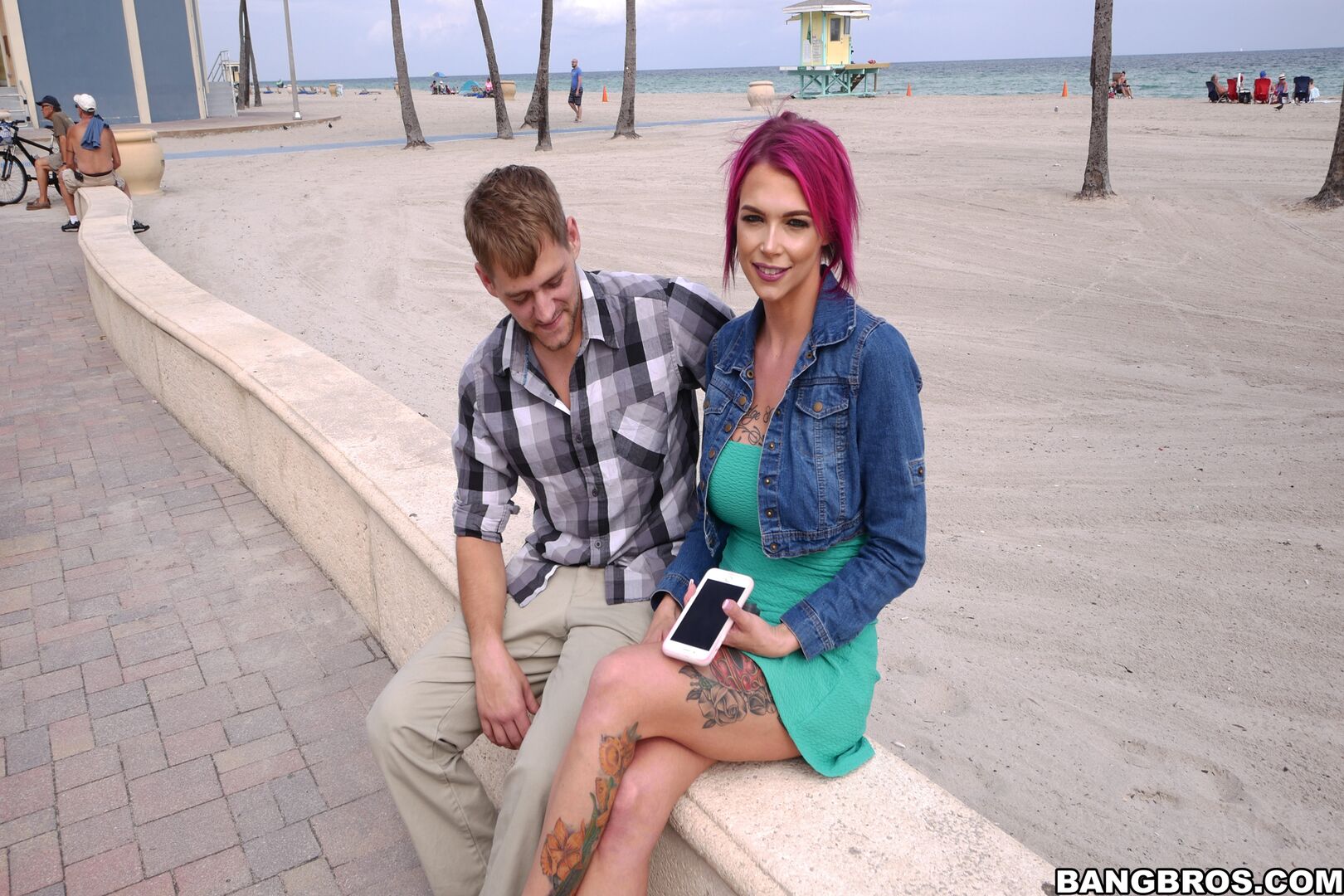 Anna Bell Peaks throws fan a bone