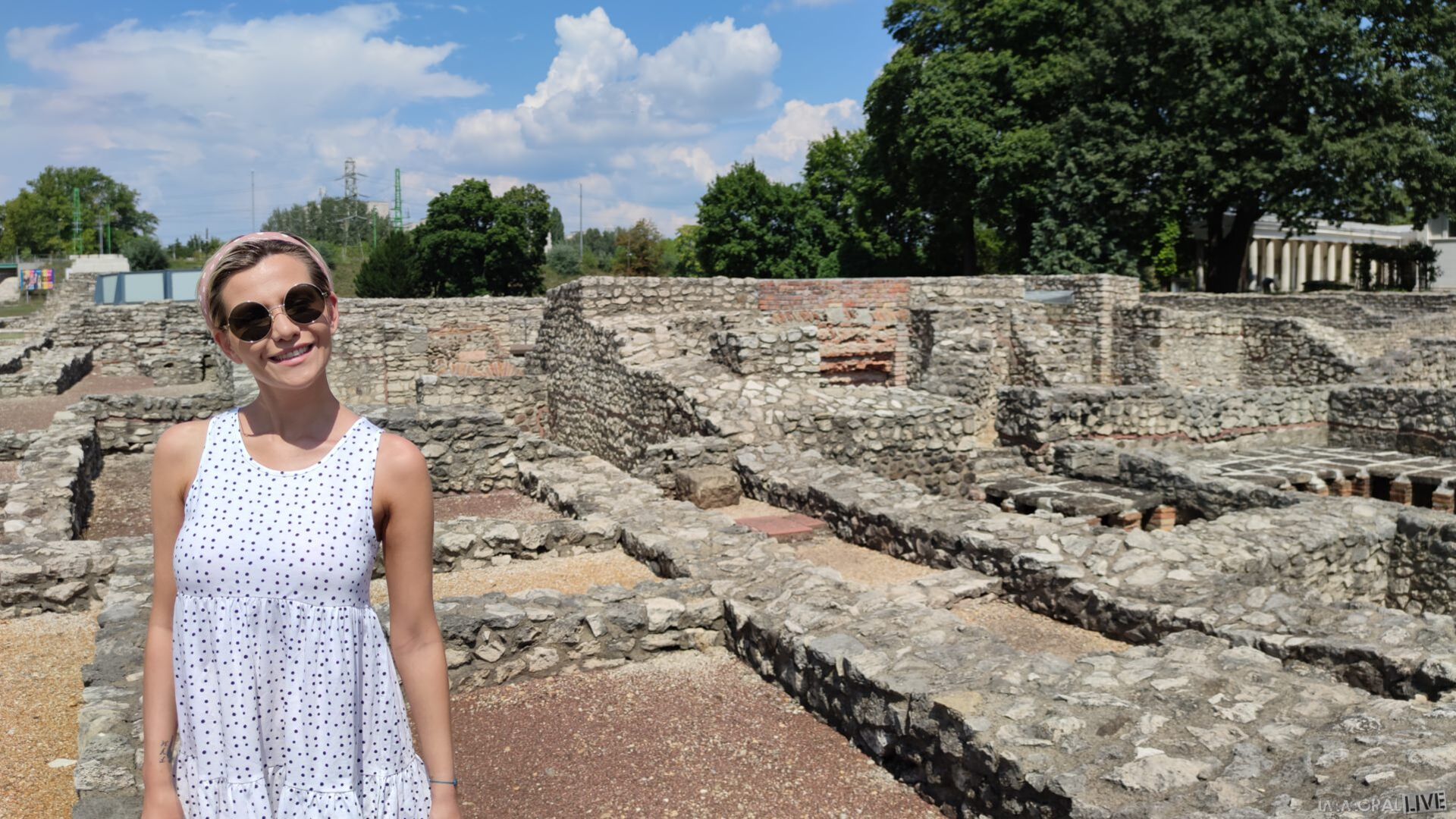 Stepmom Subil Arch At The Roman Ruins