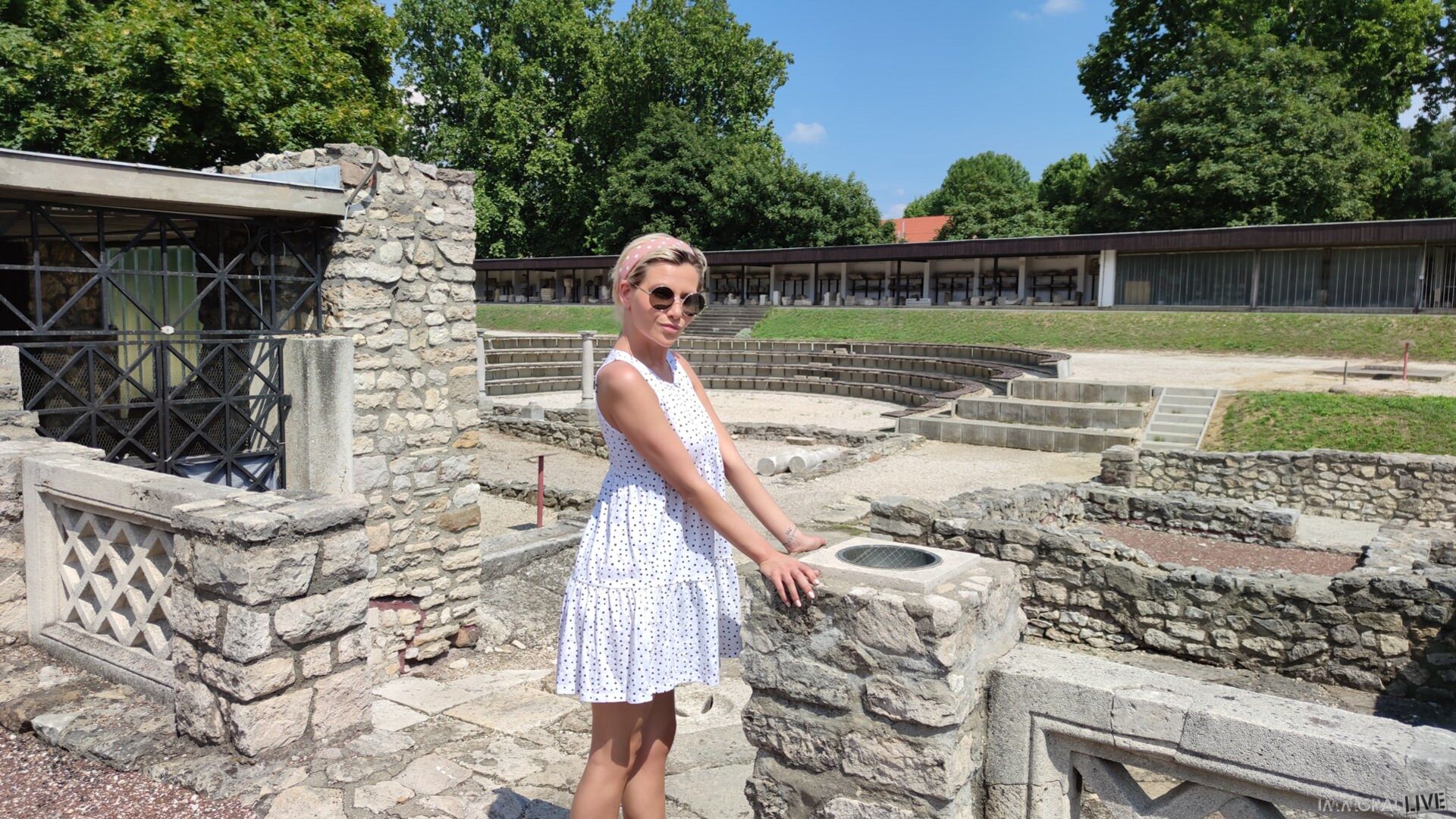 Stepmom Subil Arch At The Roman Ruins