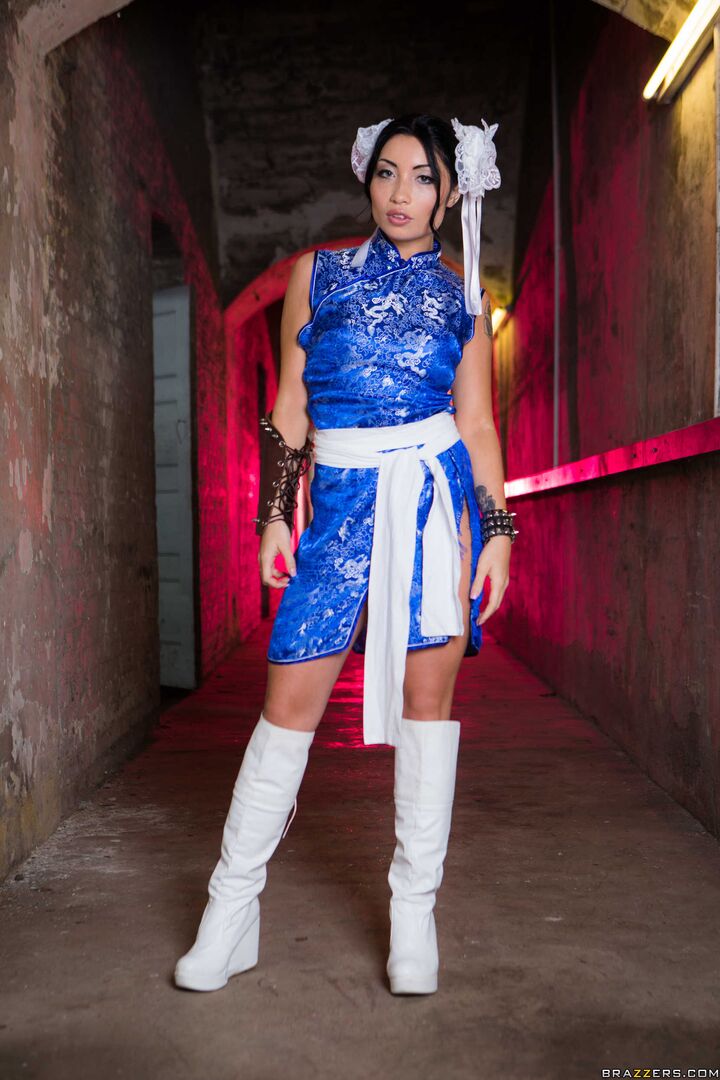 Sex Fighter: Chun Li vs. Cammy (XXX Parody)