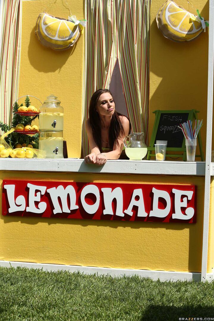 ZZ Lemonade: Aidra Fox