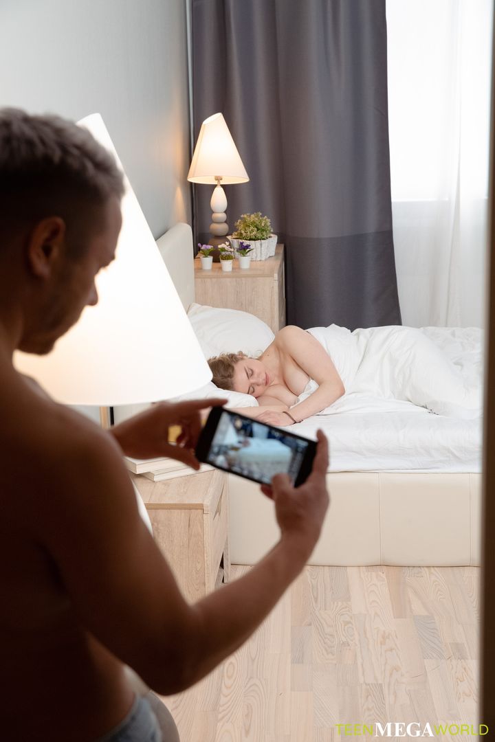 Playful lovers spice morning with sex