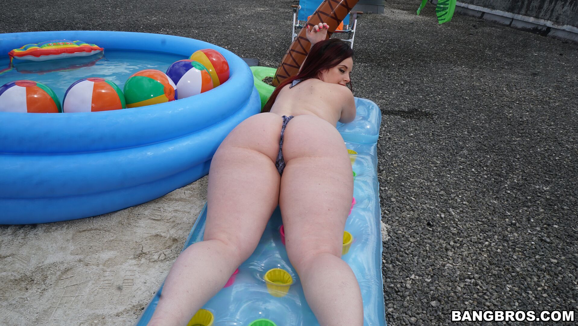 Big asses make beach blast better