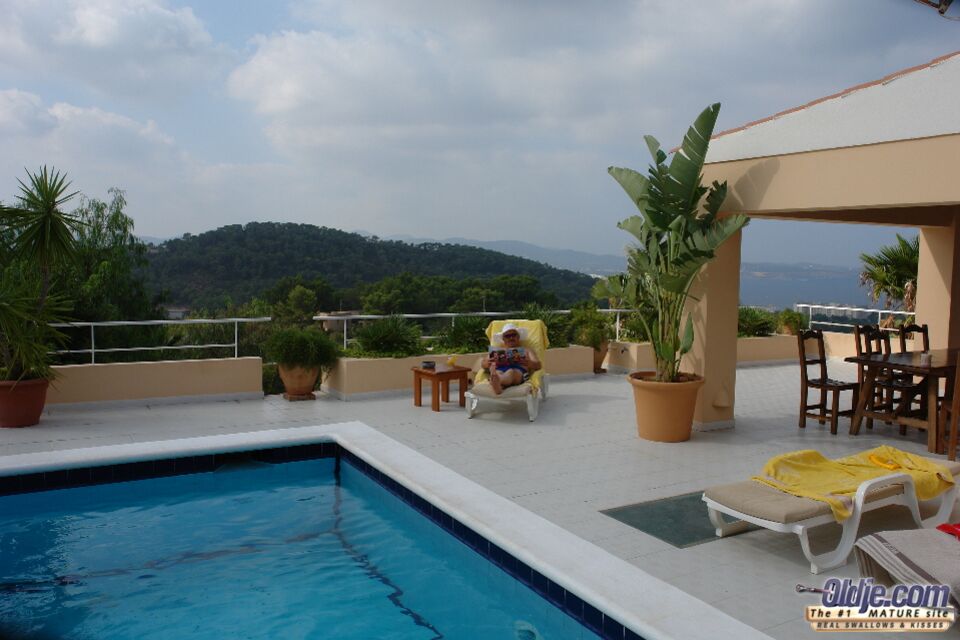 Paradise Hotel