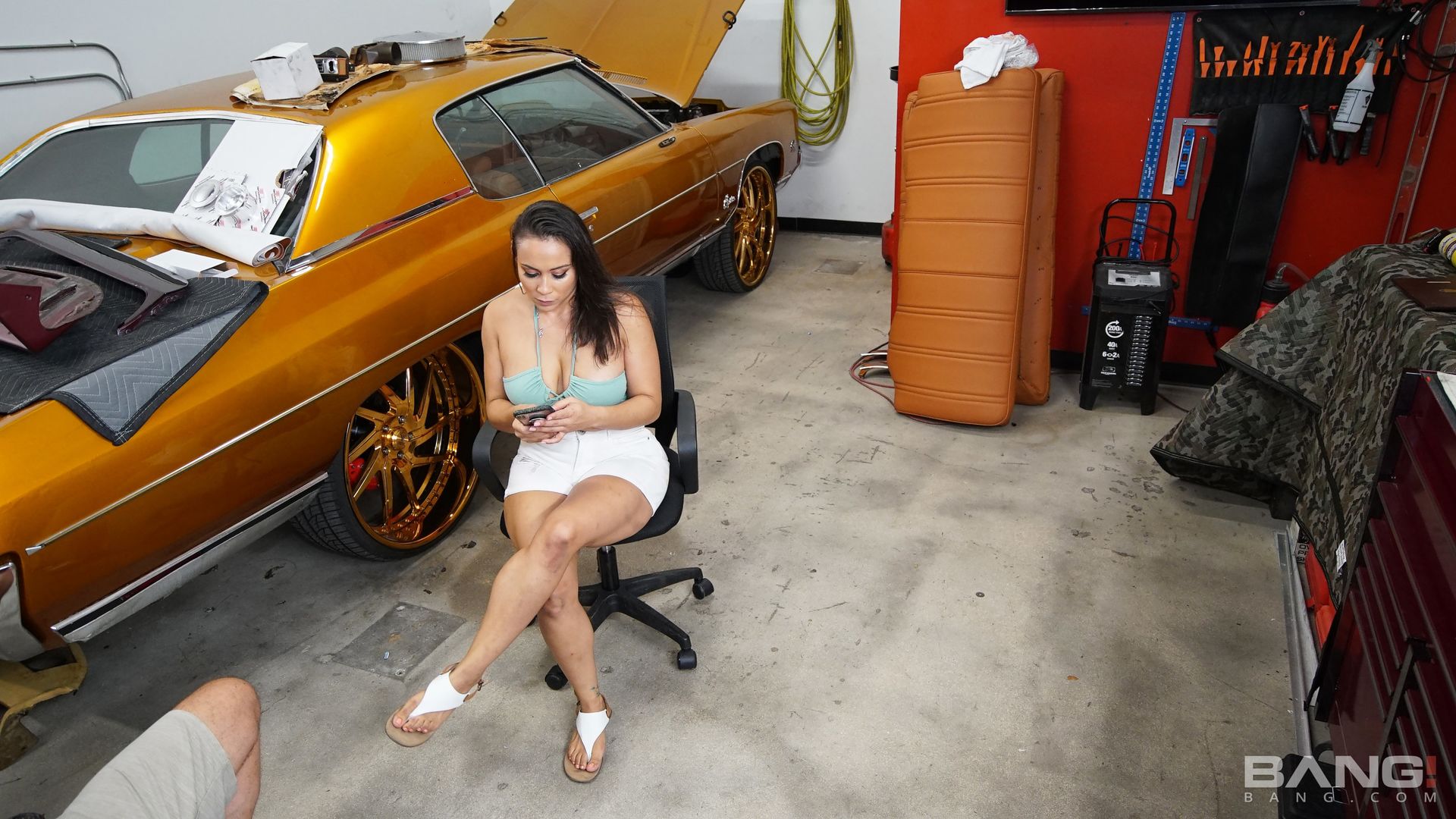 Carmela Clutch Shifts Her Pussy Into High Gear