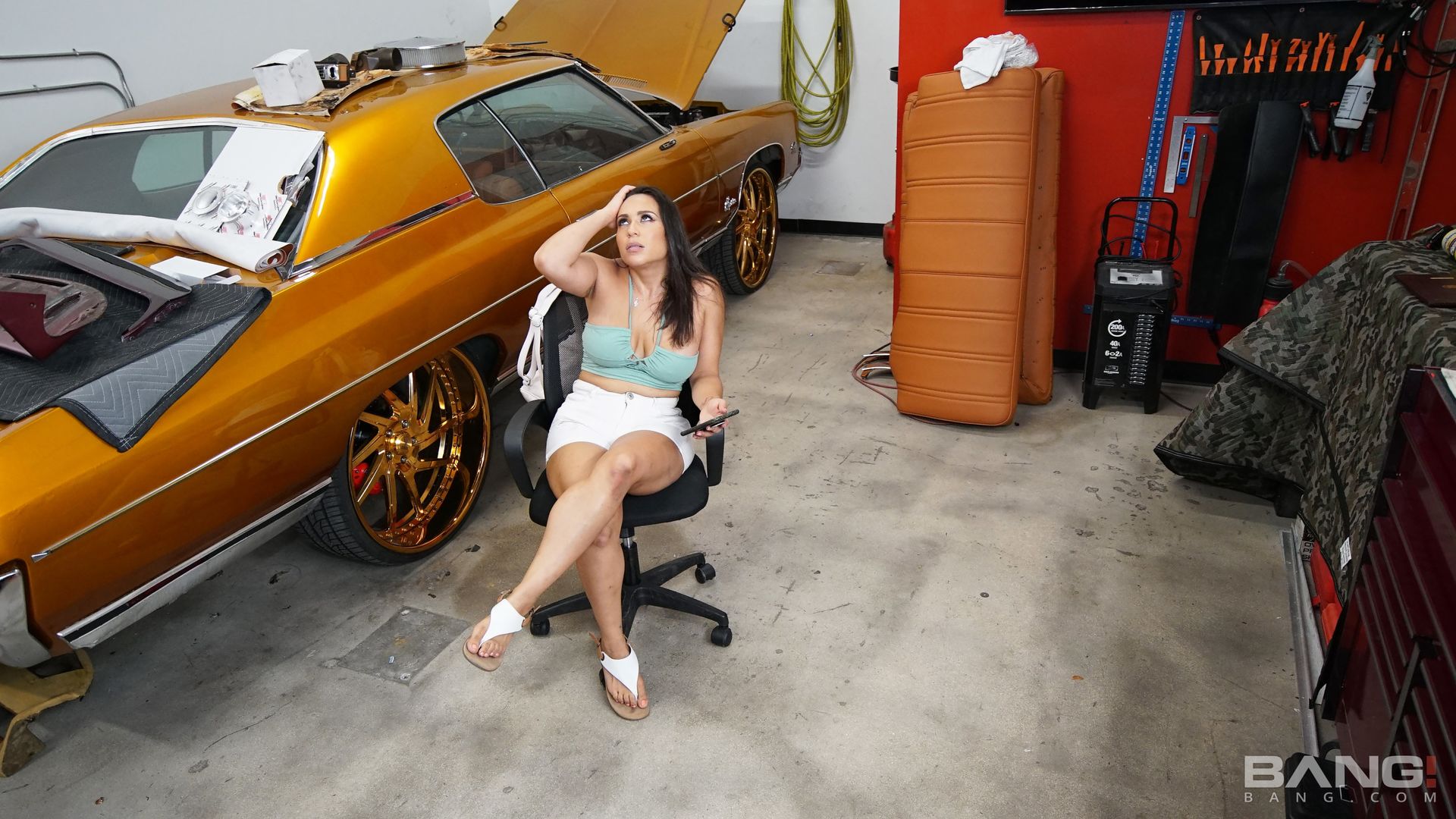Carmela Clutch Shifts Her Pussy Into High Gear