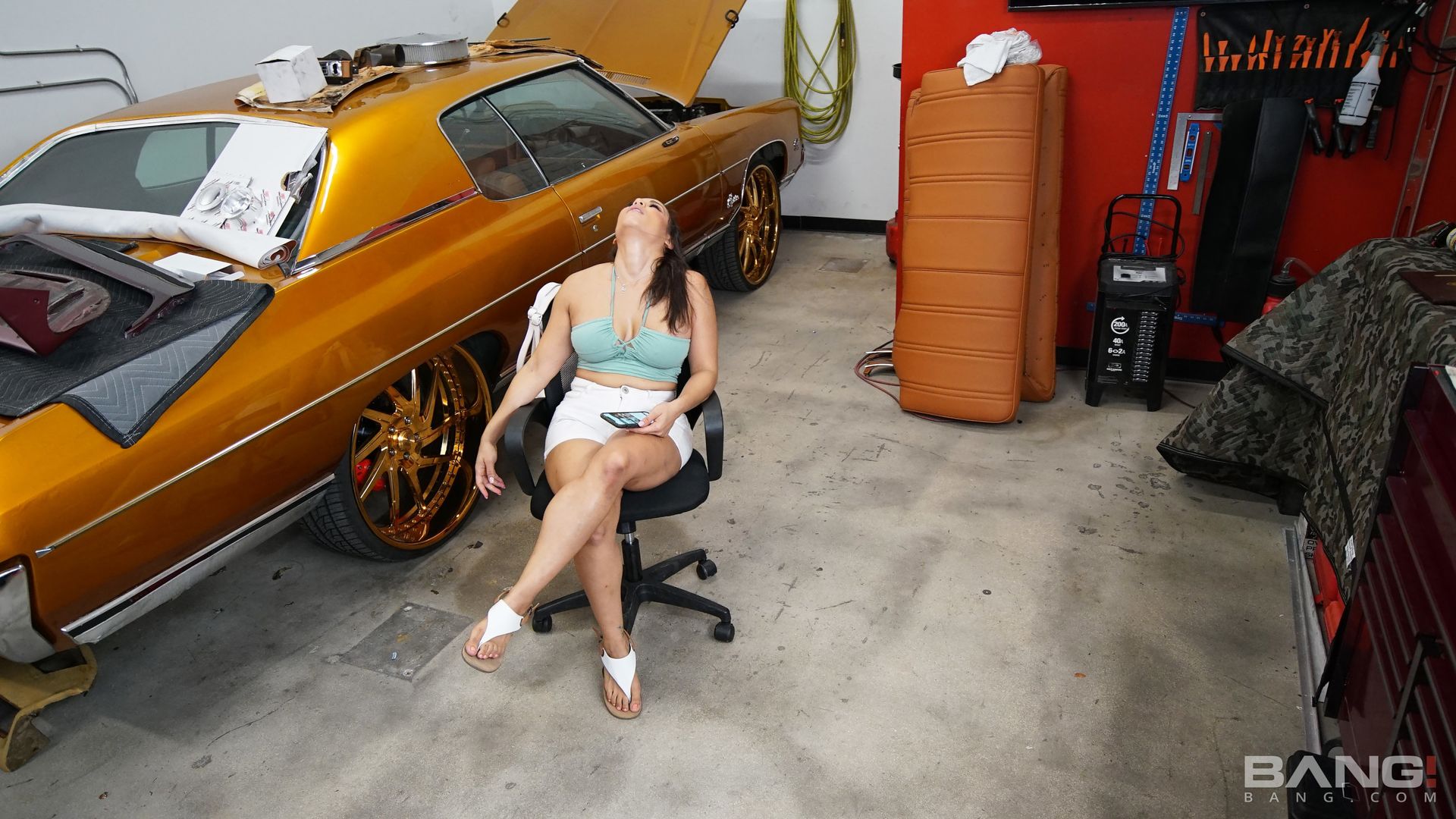 Carmela Clutch Shifts Her Pussy Into High Gear