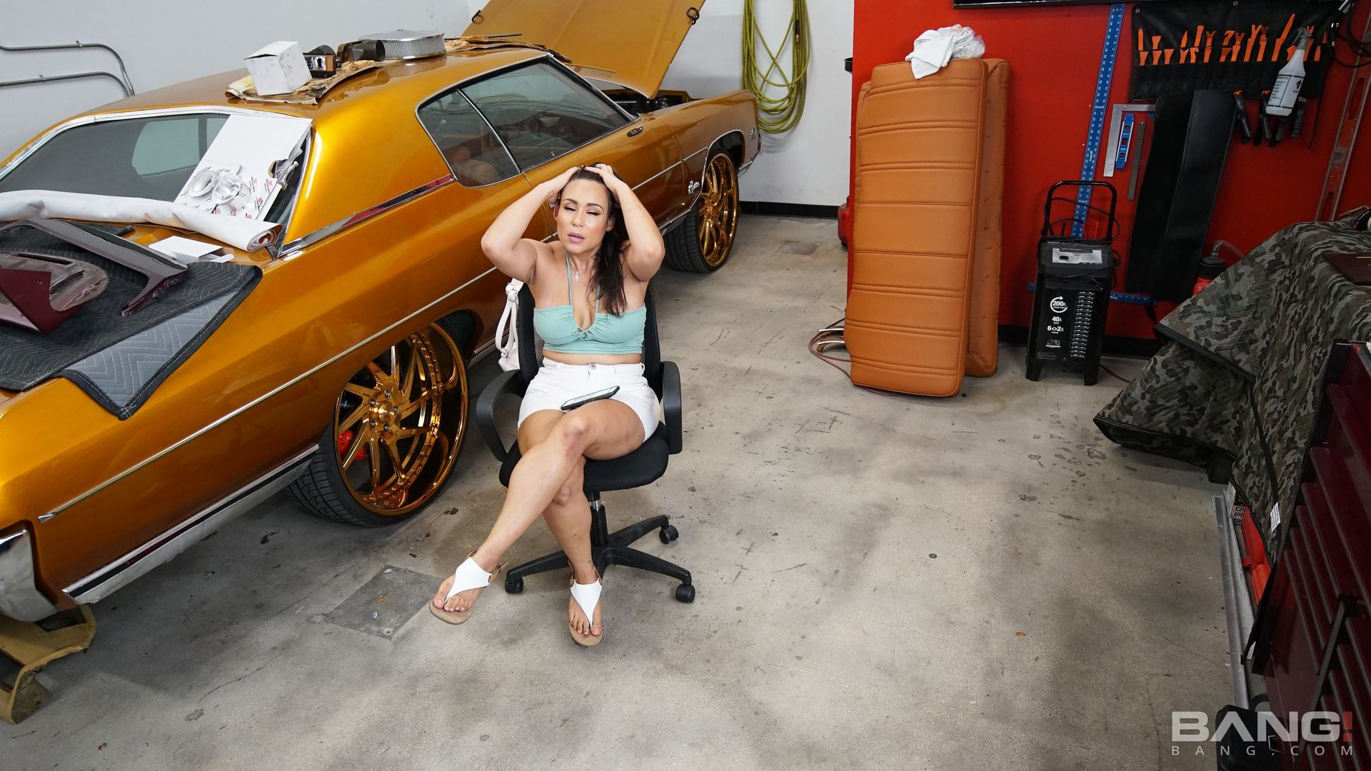 Carmela Clutch Shifts Her Pussy Into High Gear