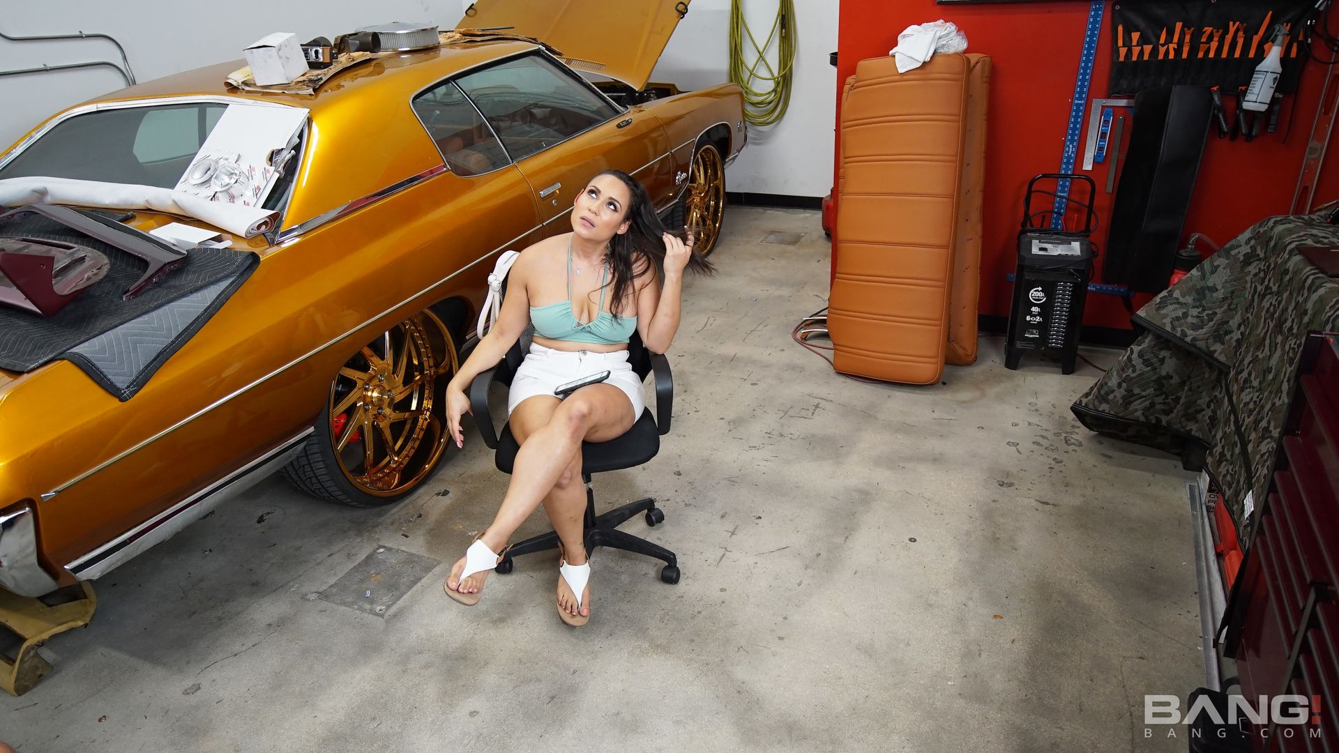 Carmela Clutch Shifts Her Pussy Into High Gear