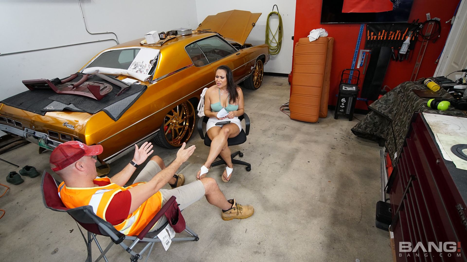 Carmela Clutch Shifts Her Pussy Into High Gear
