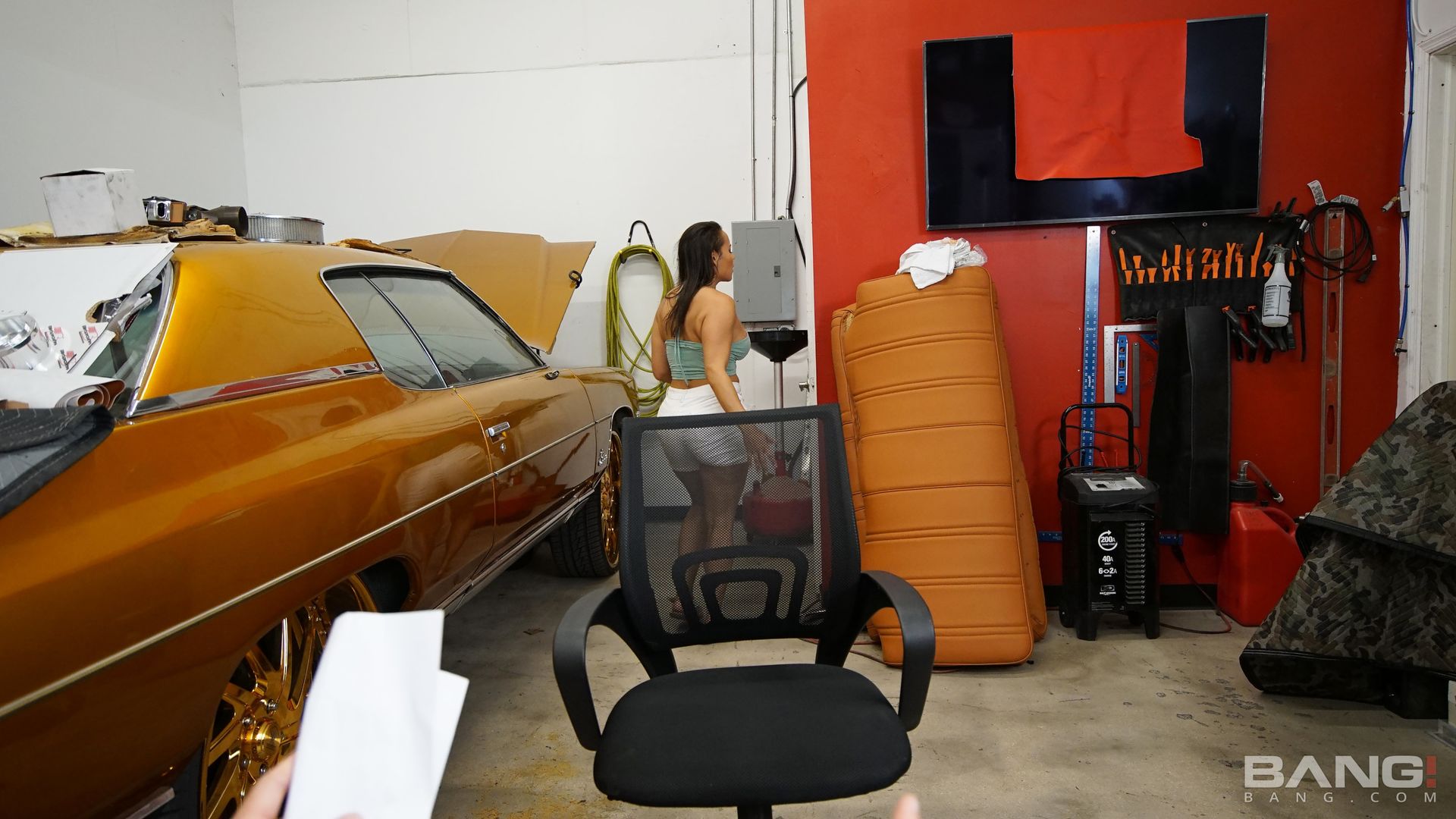 Carmela Clutch Shifts Her Pussy Into High Gear