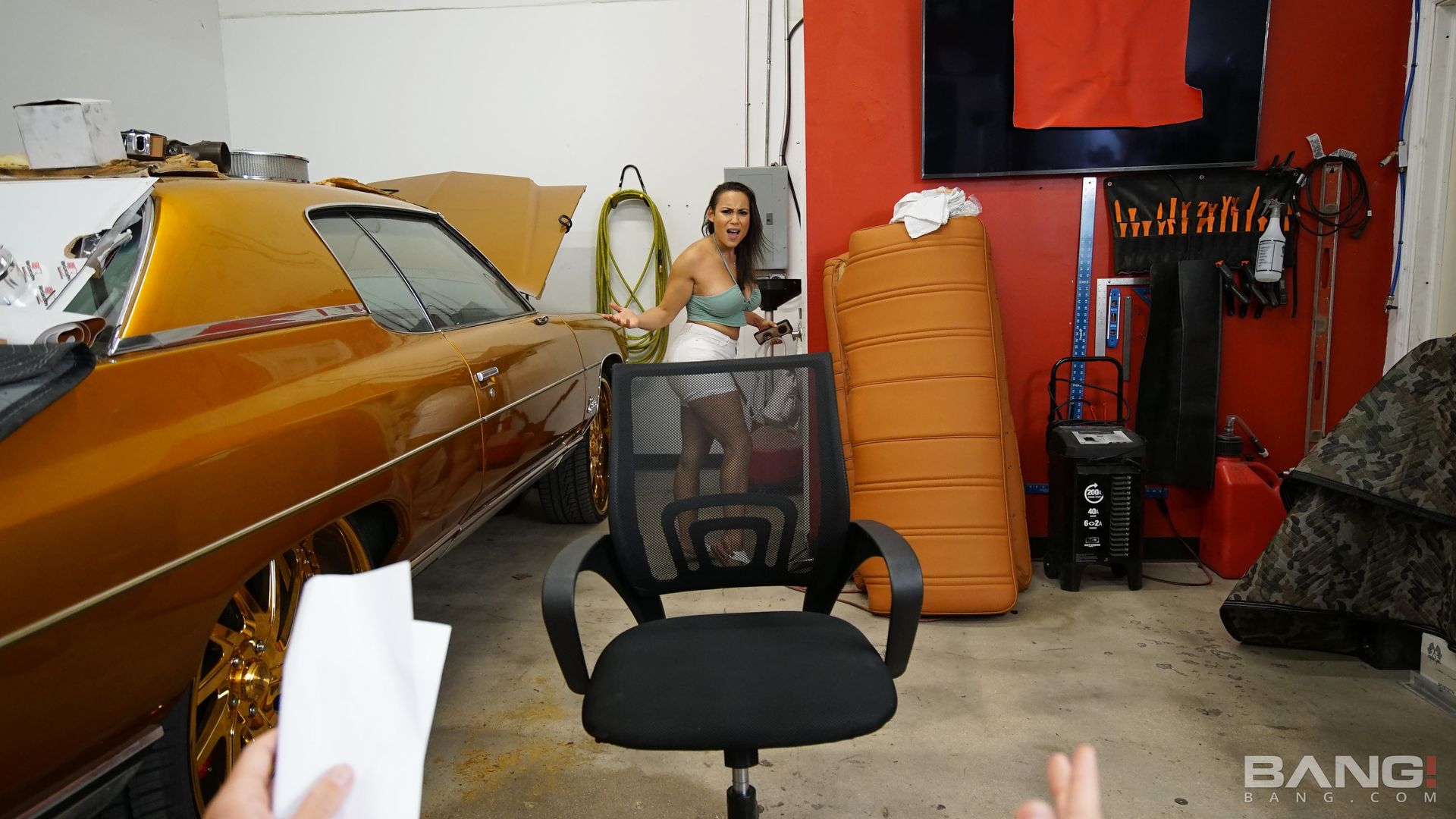 Carmela Clutch Shifts Her Pussy Into High Gear