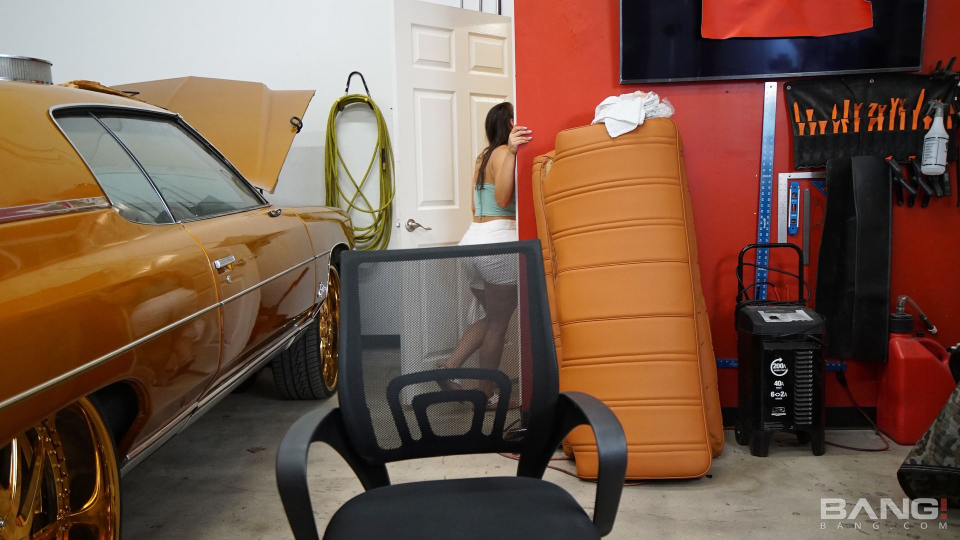 Carmela Clutch Shifts Her Pussy Into High Gear