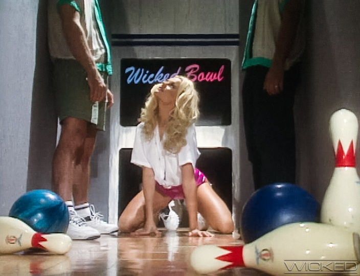 Katja Kean's sports spectacular scene 5