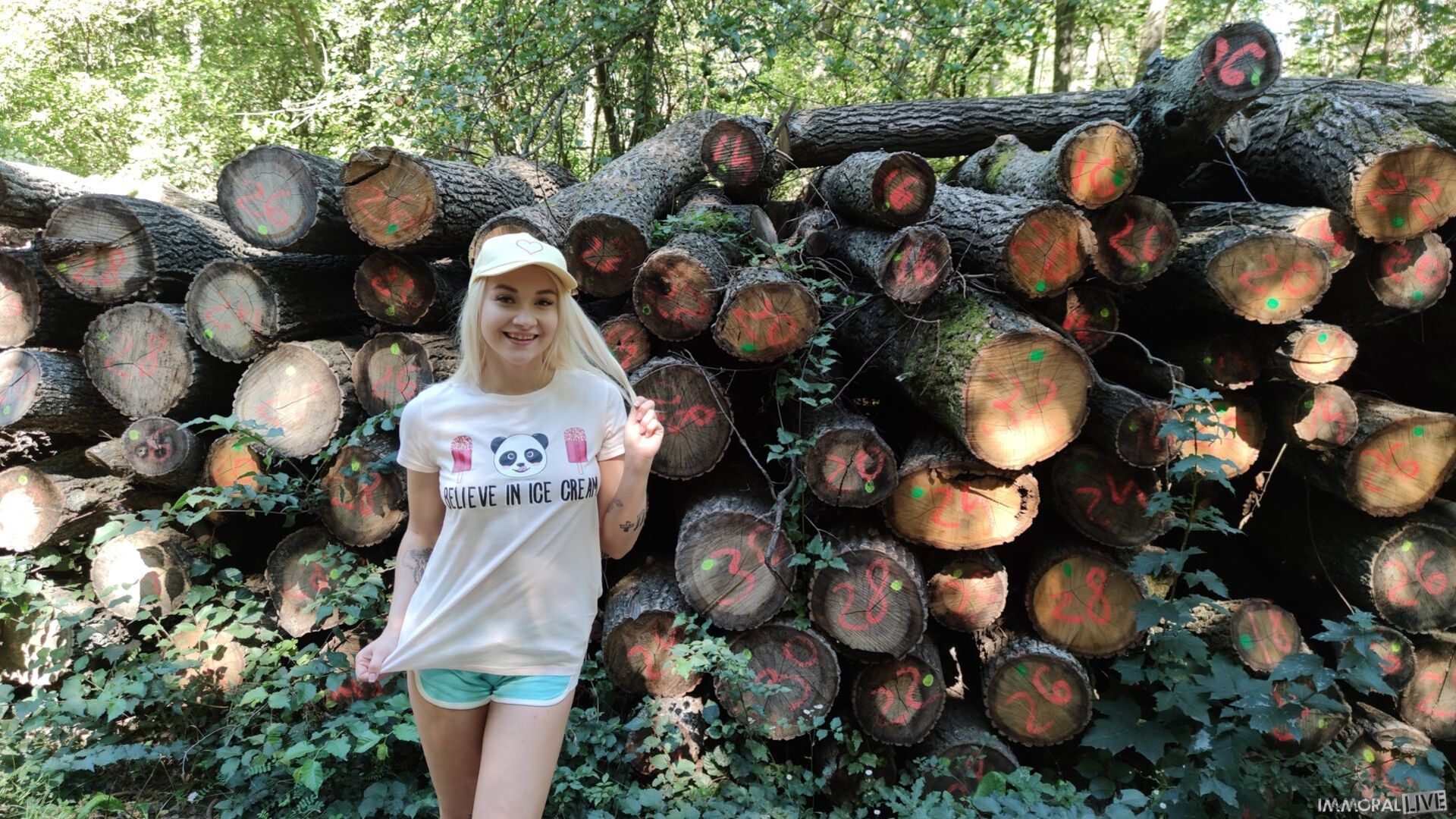 Marilyn Sugar Gets Lost in the Woods!