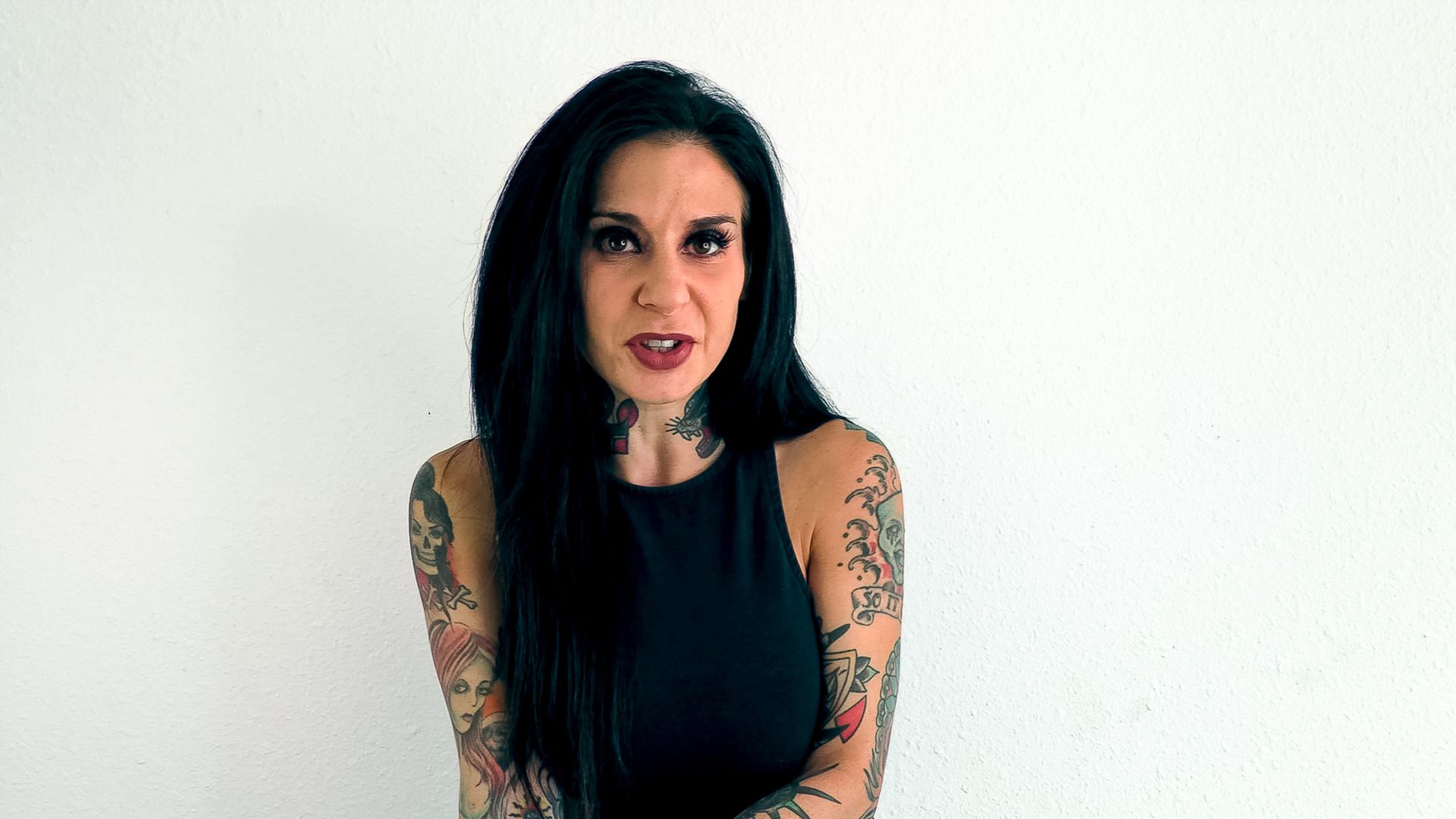 Naked: Joanna & Small Hands
