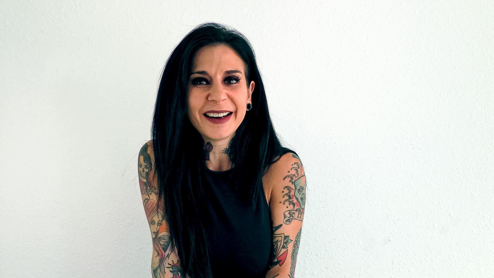 Naked: Joanna & Small Hands