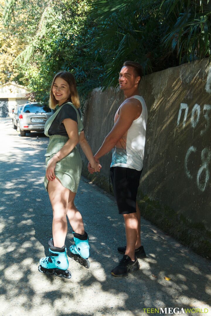 Dude fucks half-naked roller skater