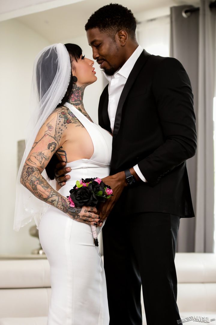 Wild Wedding: Jessie Lee's First Anal