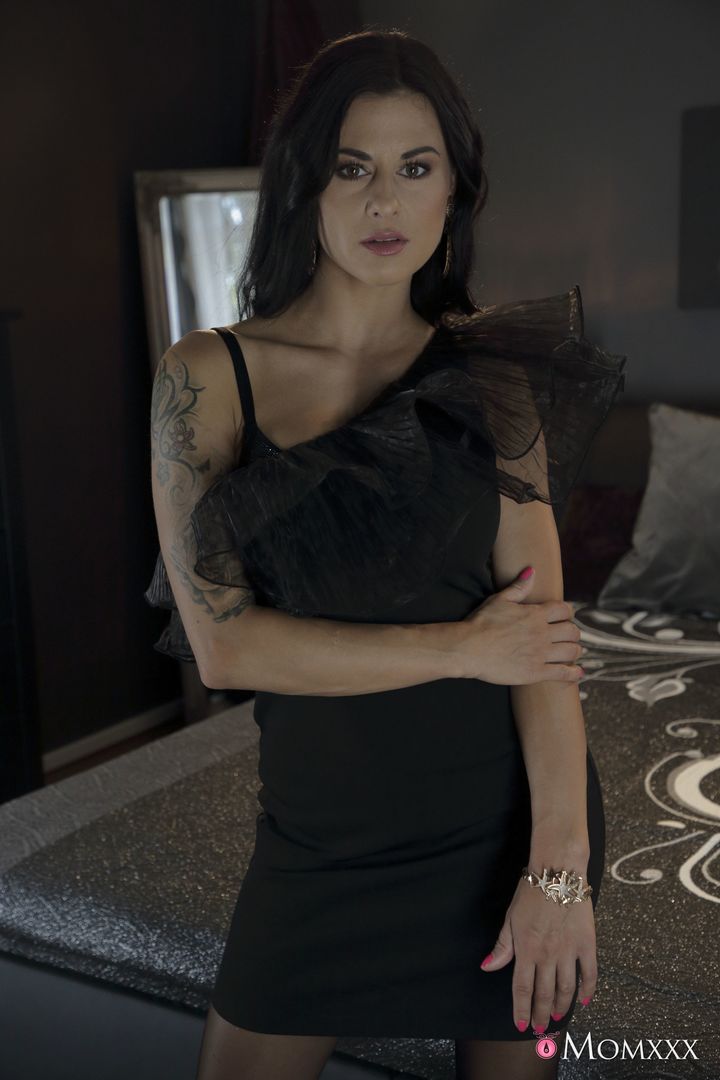 Big tits seduction in stockings