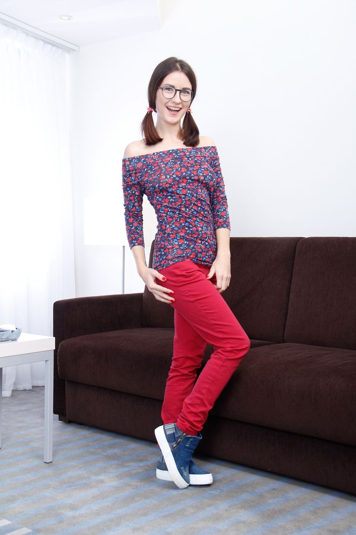 Cutie comes to pose on camera for a handsome dude