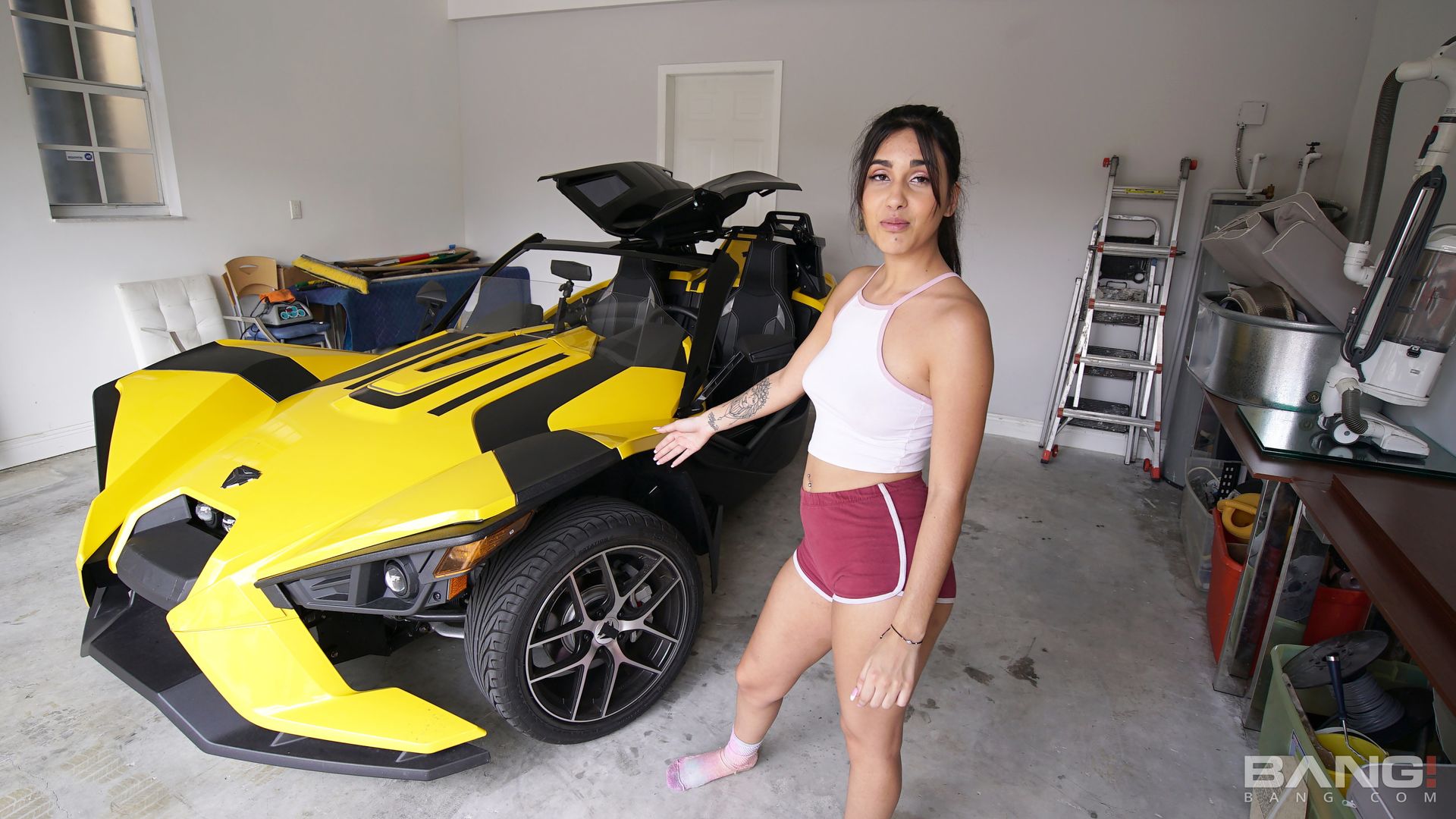 Penelope Fucks The Mechanic For Some Side Cash