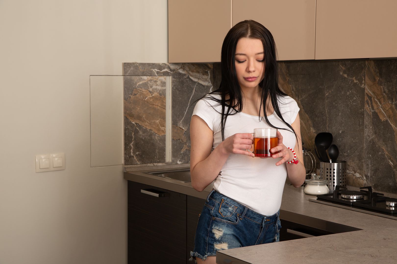 Dude makes babe put down the cup of tea to make sex