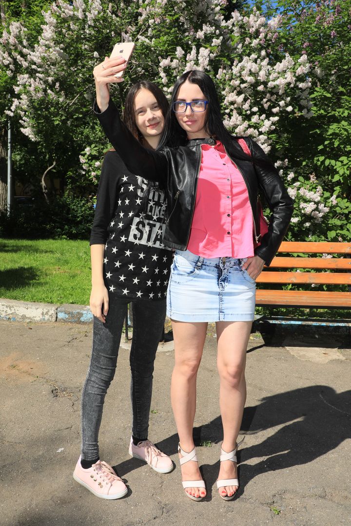 Cuties meet in park and walk straight to bed
