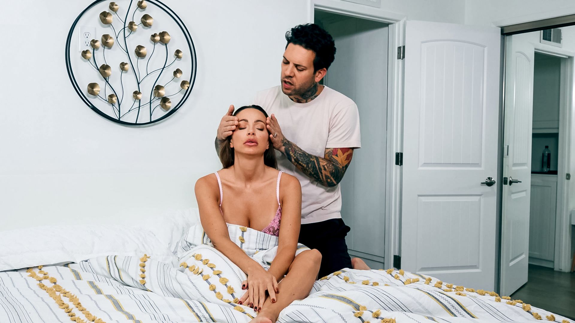 Naked: Abigail & Small Hands