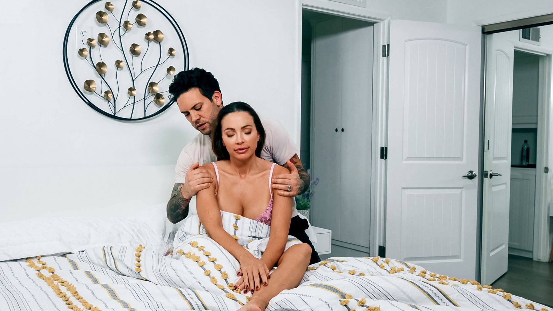 Naked: Abigail & Small Hands