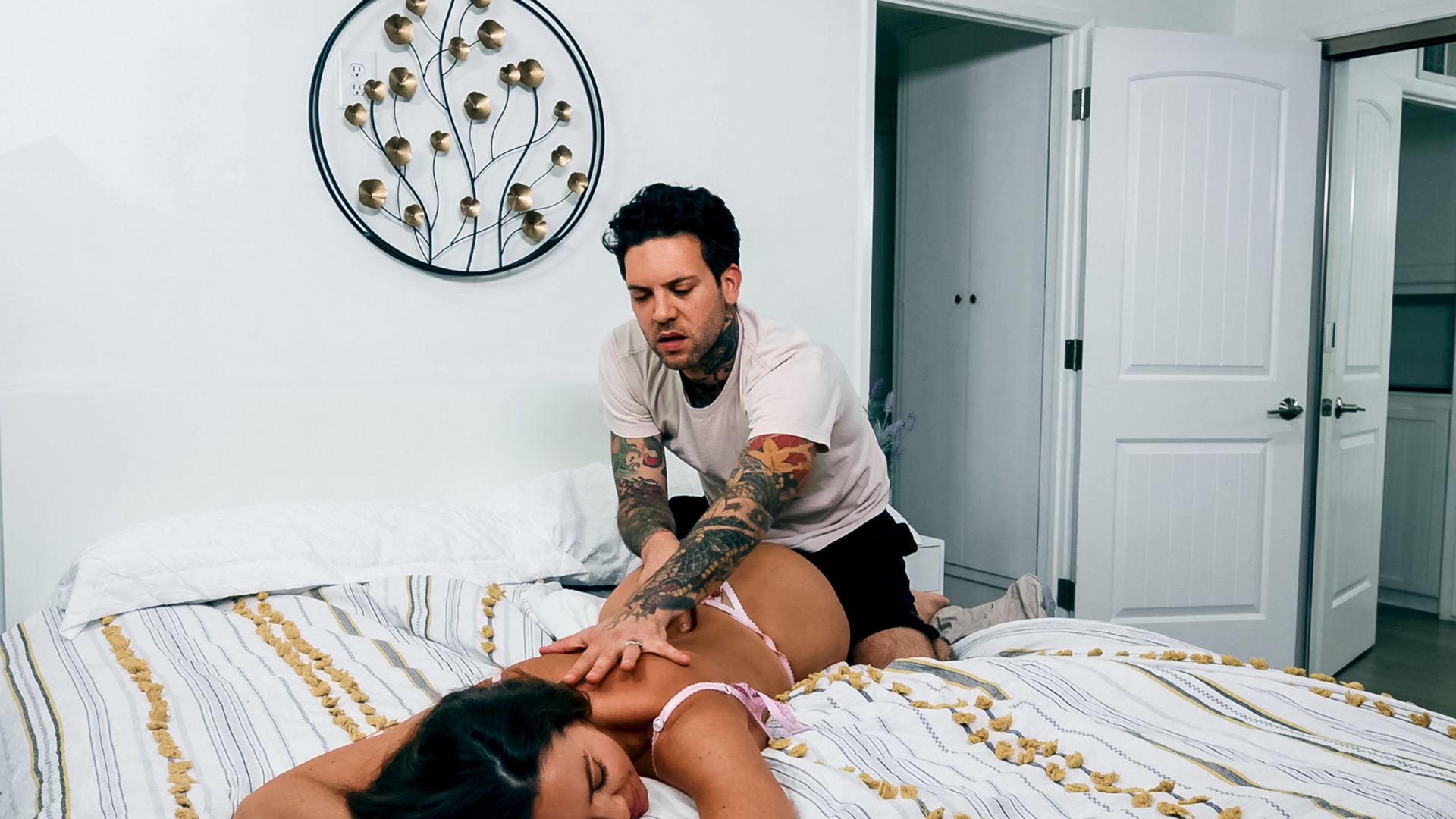 Naked: Abigail & Small Hands