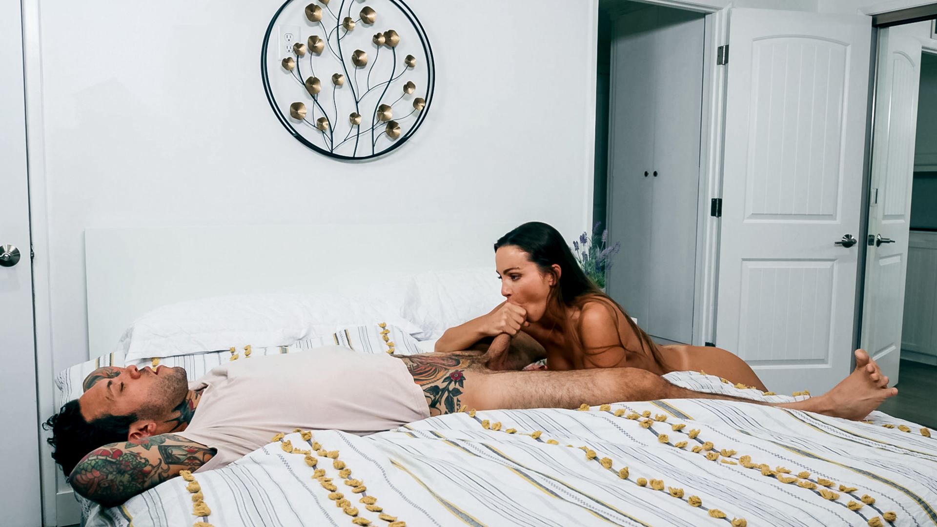 Naked: Abigail & Small Hands