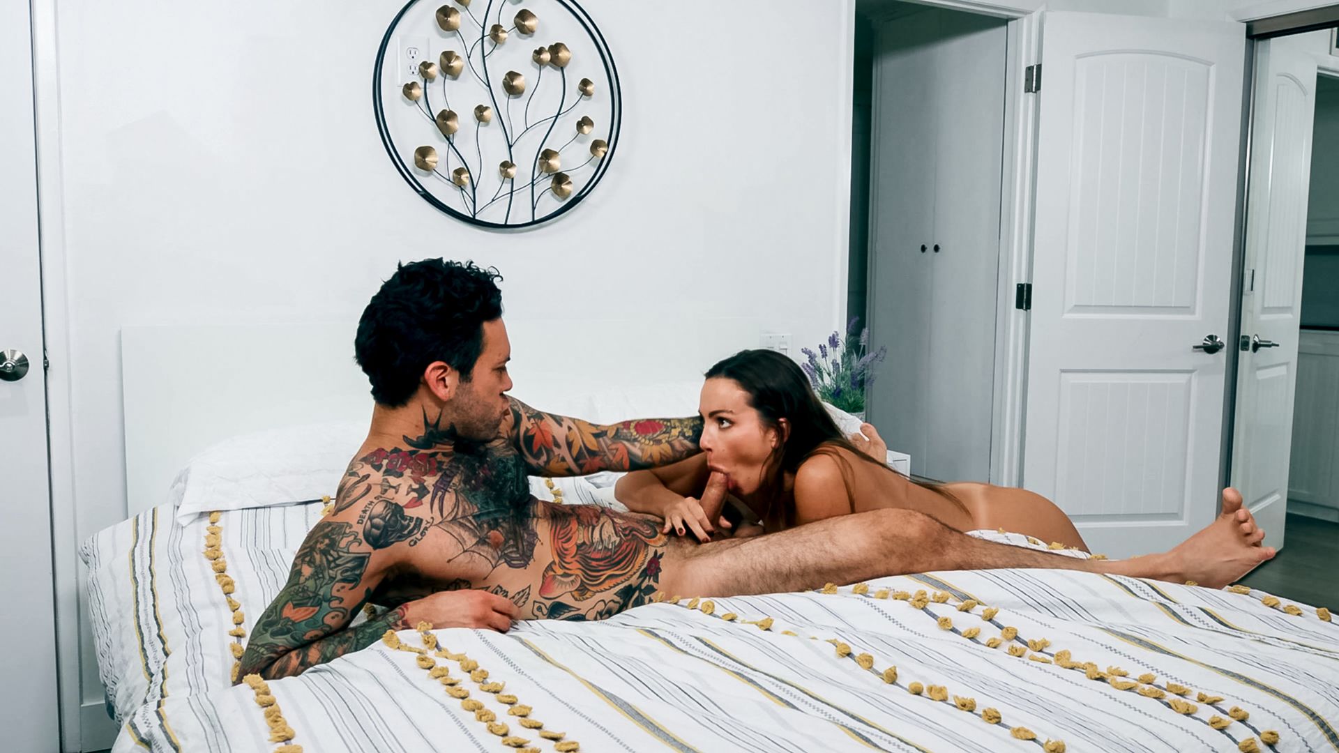 Naked: Abigail & Small Hands
