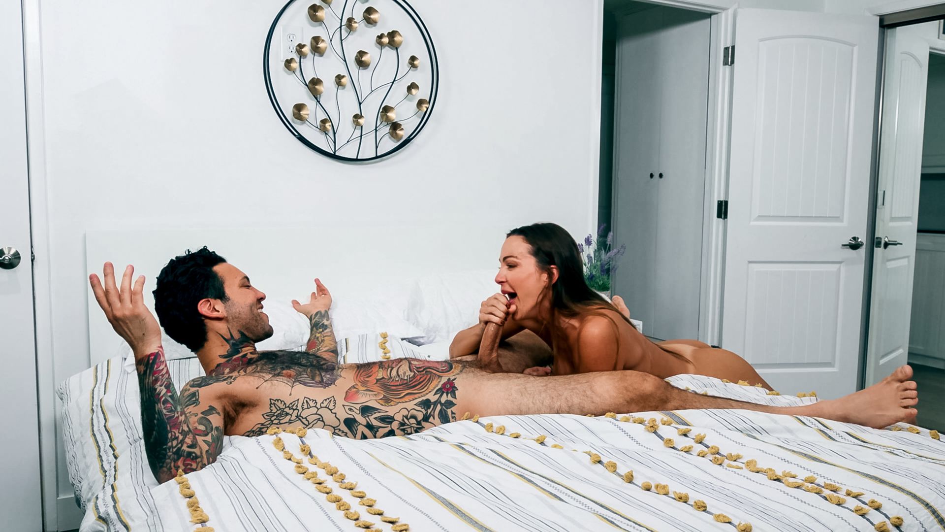 Naked: Abigail & Small Hands