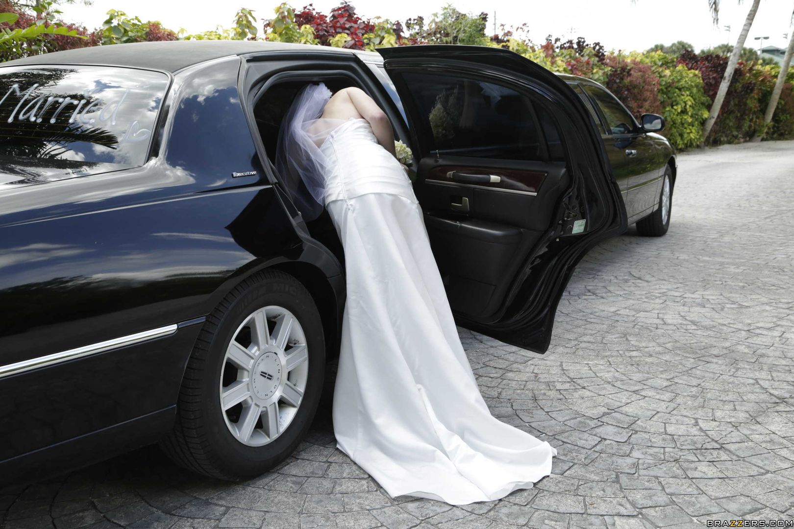 It's A Nice Day For A White Lez Wedding