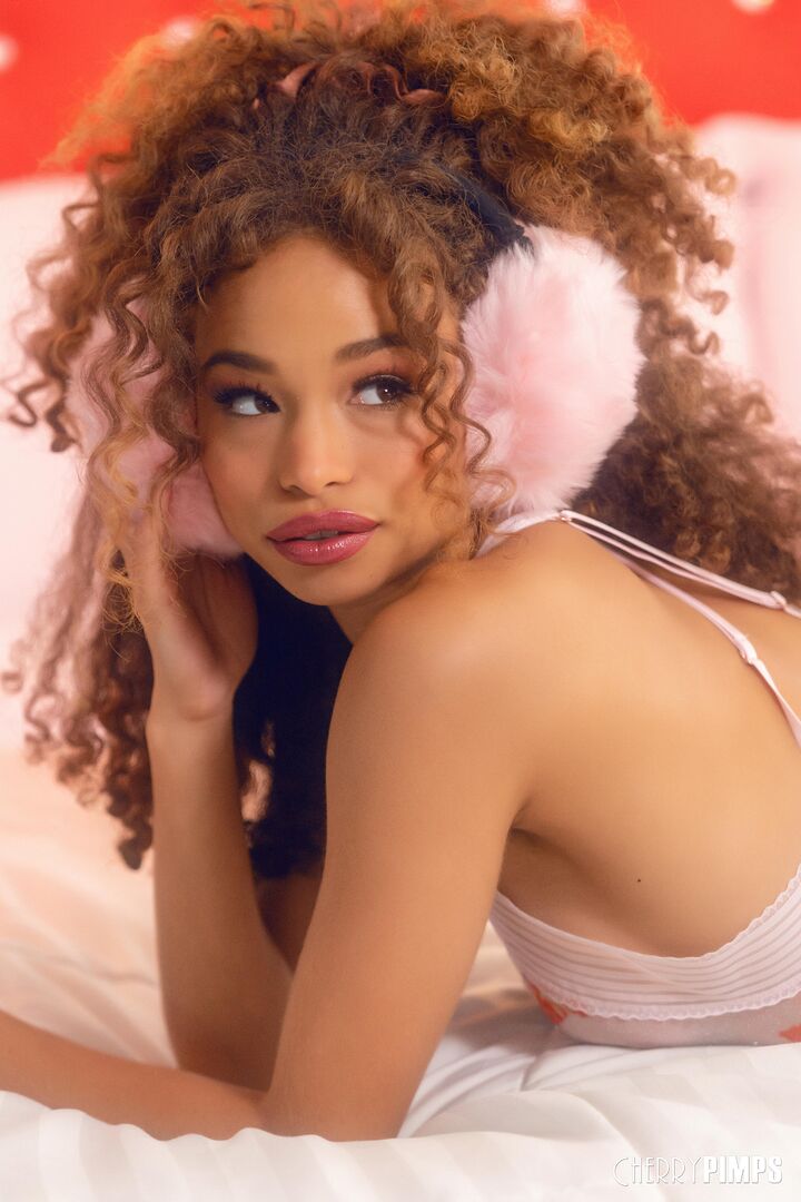 Cecilia Gets Herself All Sloppy With Her Spit