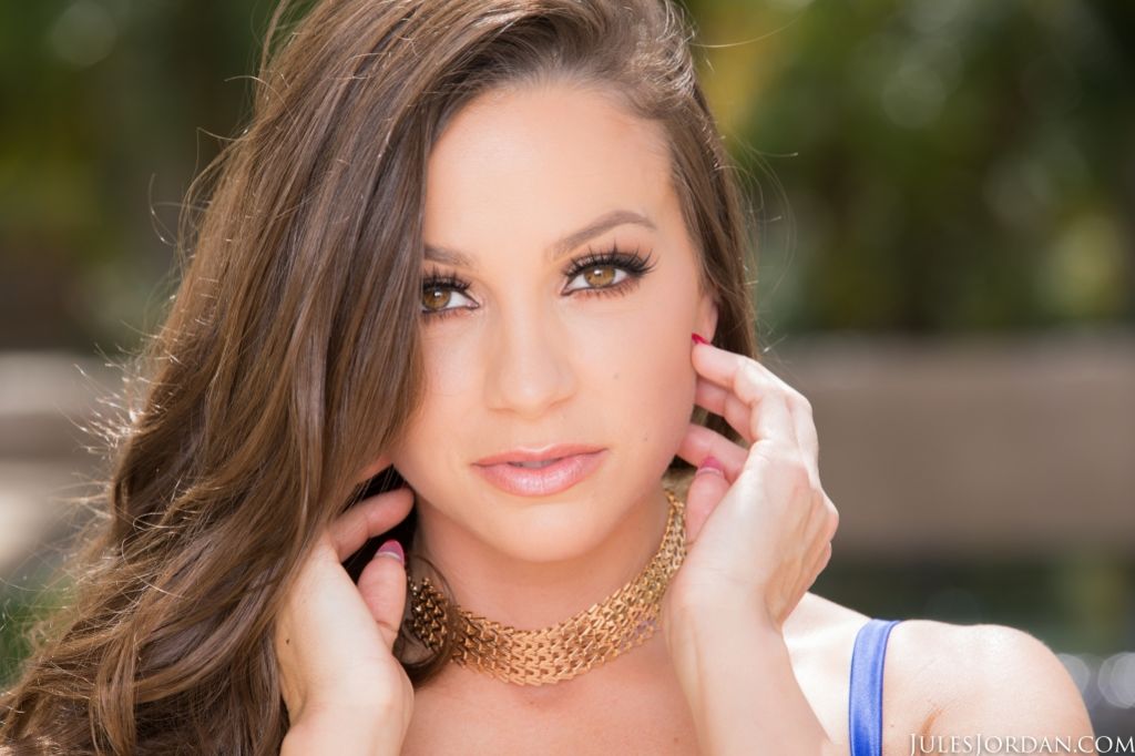 Abigail Mac Tries Out Dredd’s BBC. It Just Wont Fit