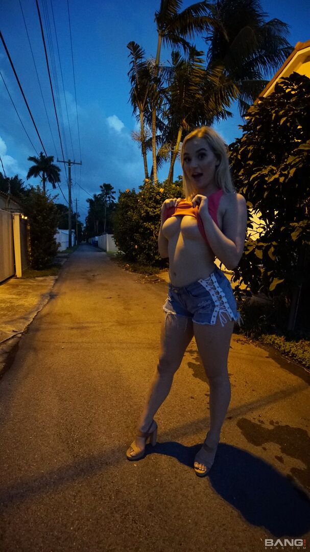 Blake Blossom Is An All Natural Blonde Babe