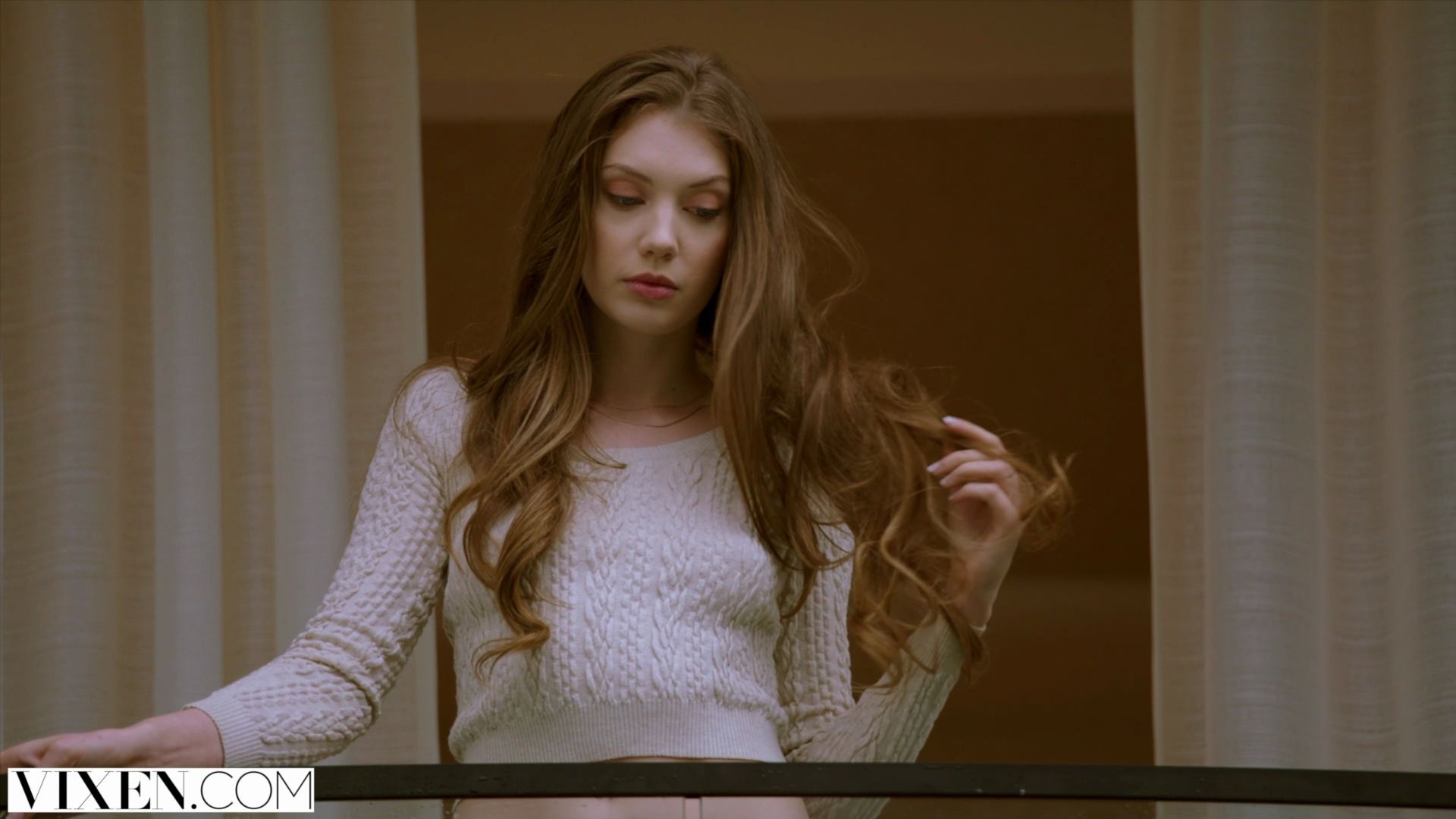 Horny Elena Hooks Up On Social Media