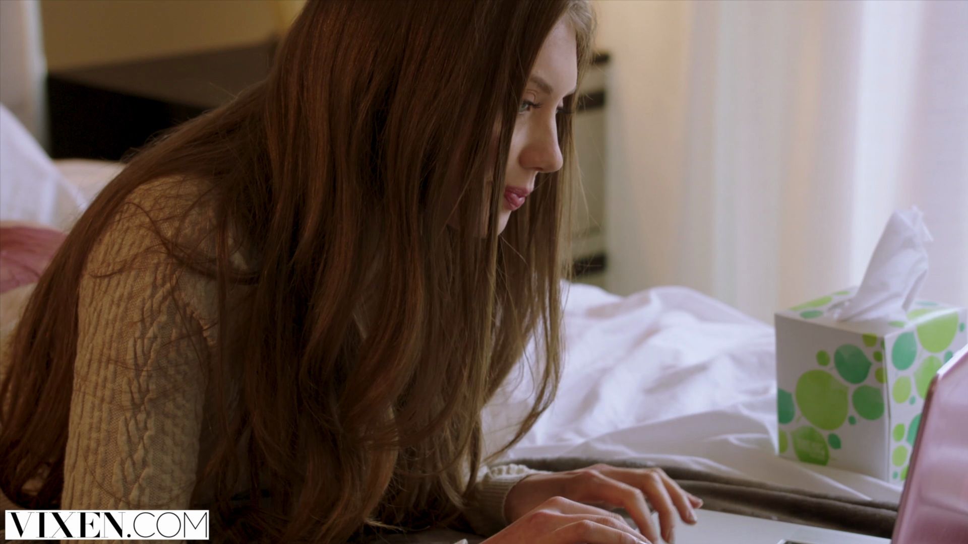 Horny Elena Hooks Up On Social Media