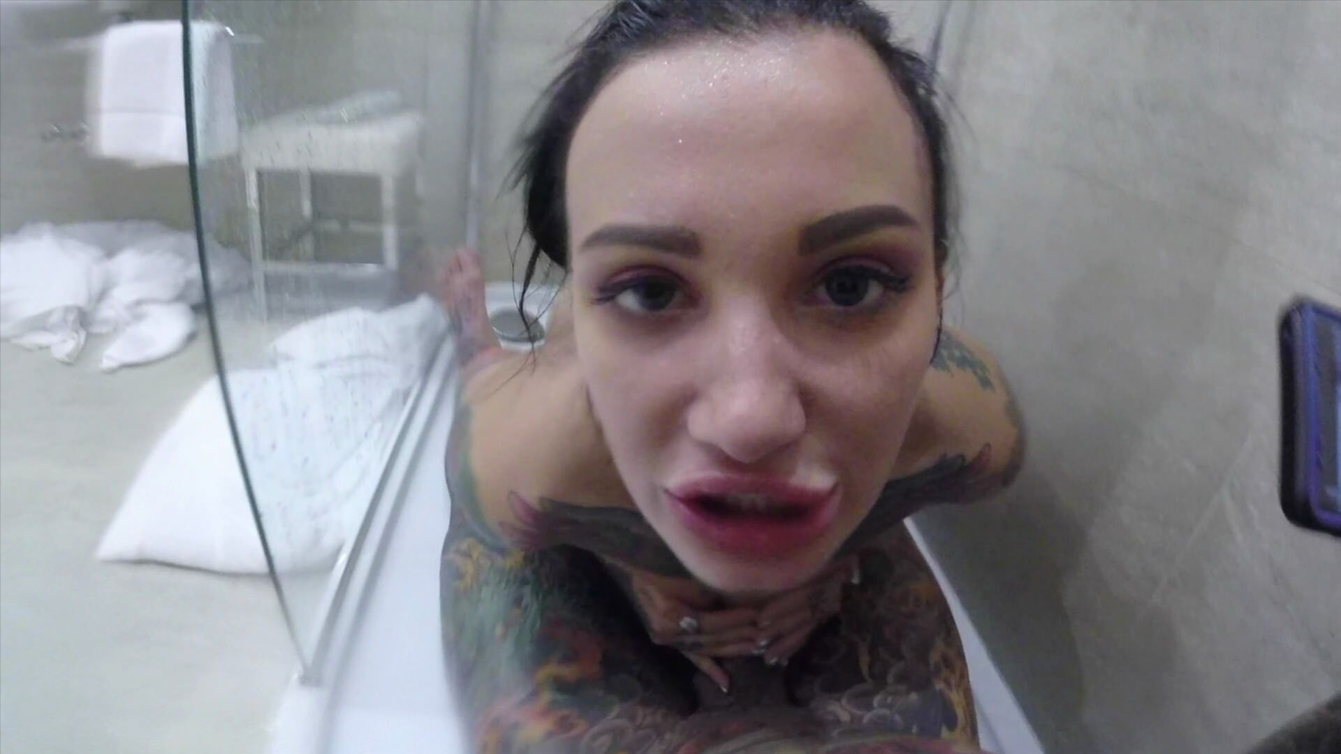 Sexy Adel Asanti Squirts In Shower