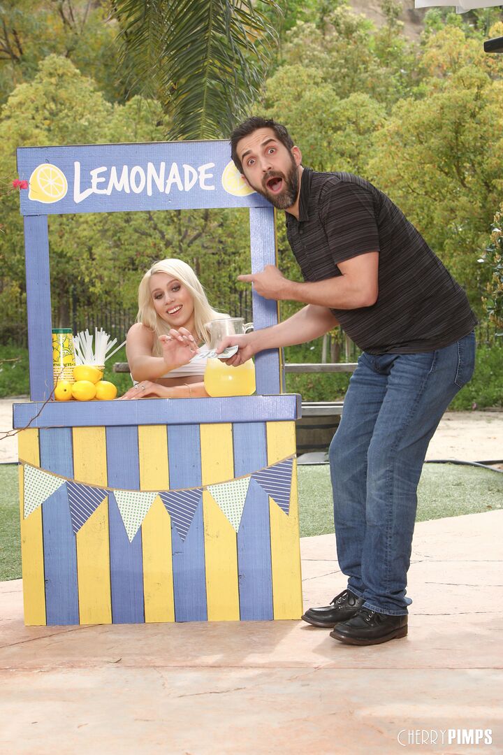 Lemonade Babe Wants Her Lemons Squeezed