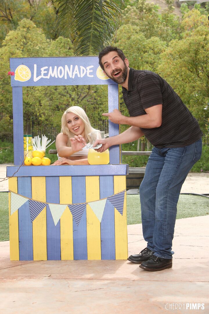 Lemonade Babe Wants Her Lemons Squeezed