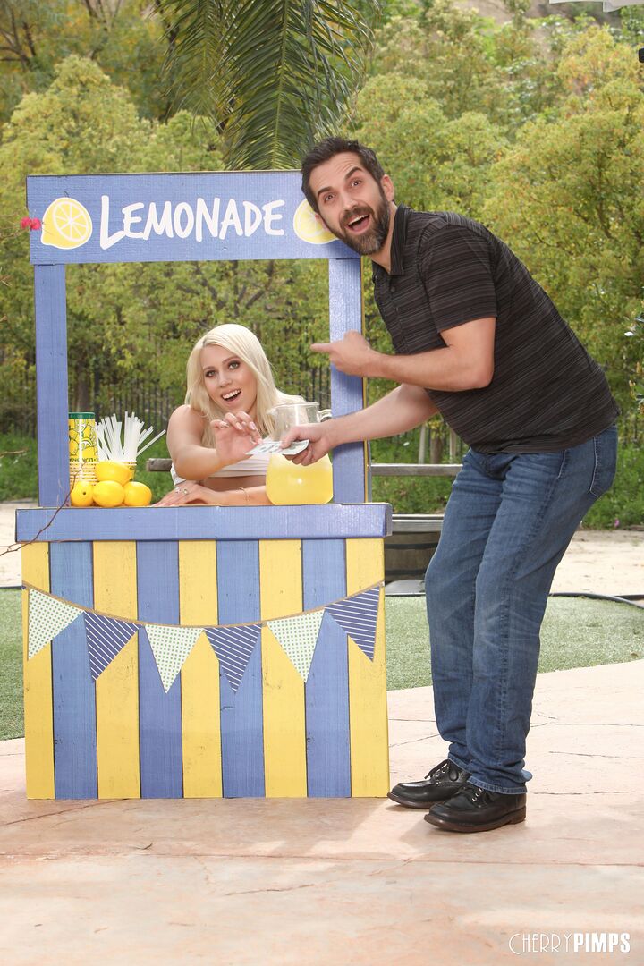 Lemonade Babe Wants Her Lemons Squeezed